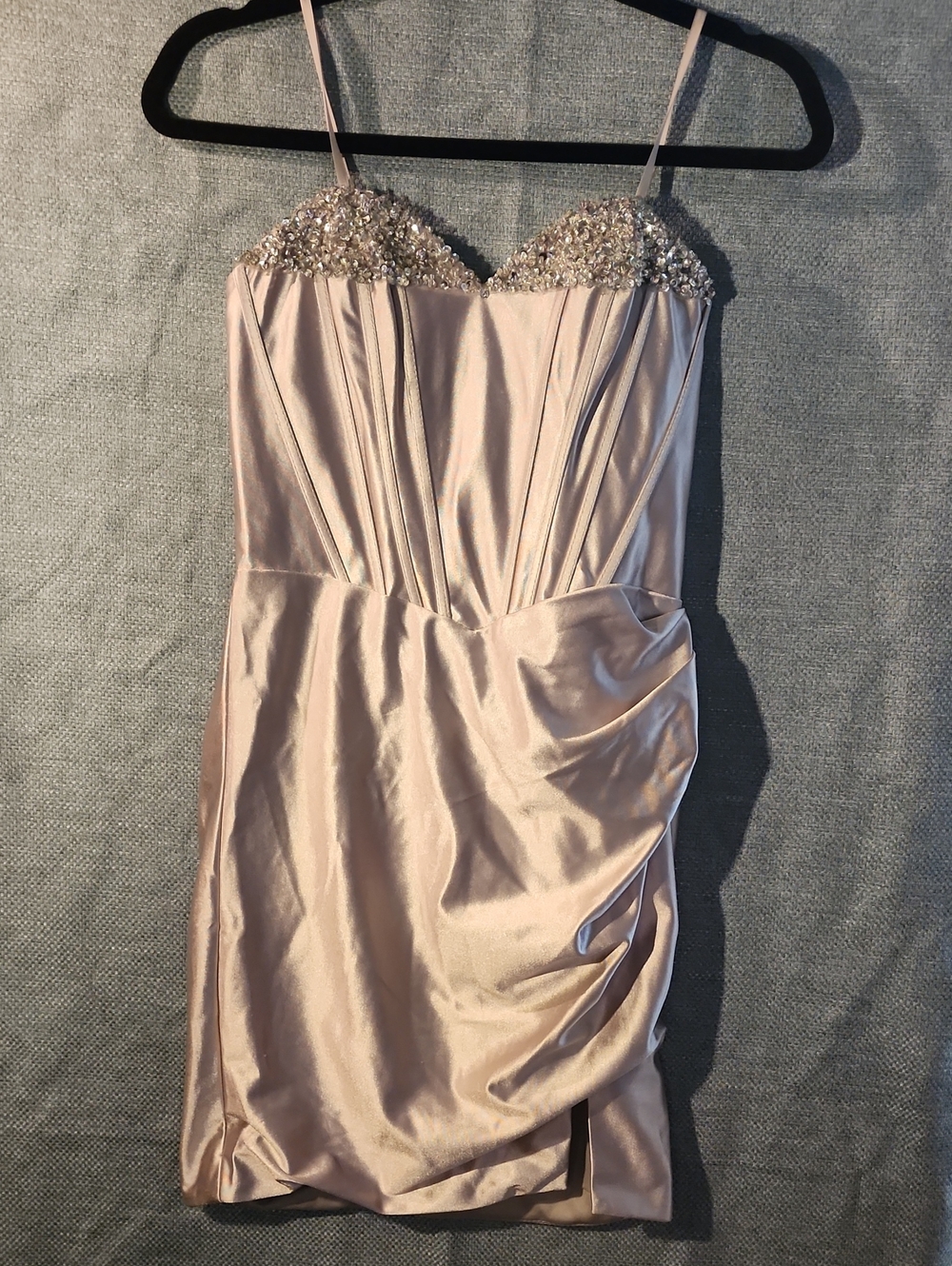 Strapless Beaded Bust Satin Cocktail Dress in Silver. Noxanabel Size 6. NWT